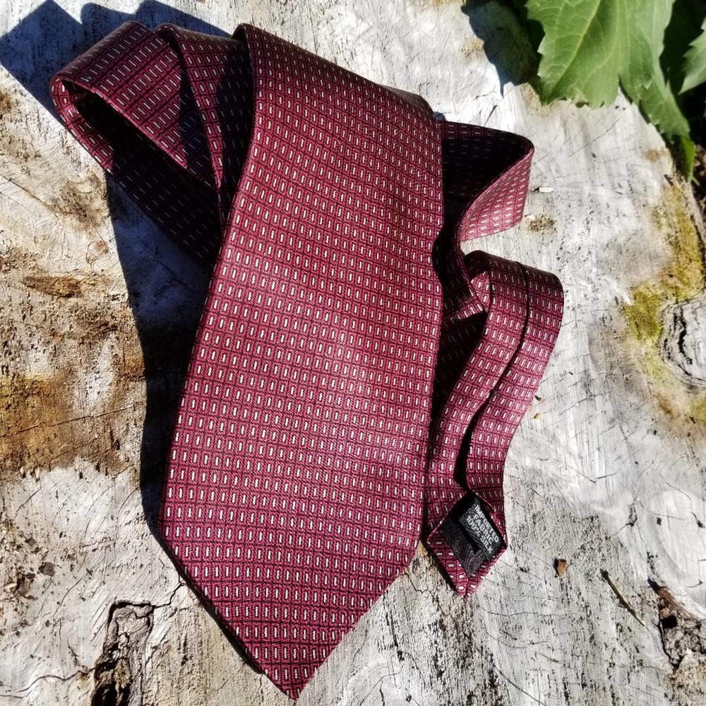 Oleg Cassini Tie 100% Silk USA Made! Excellent! Deep Red W/ Pattern